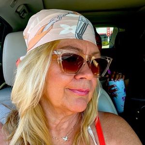 Meet your Posher, Debbie